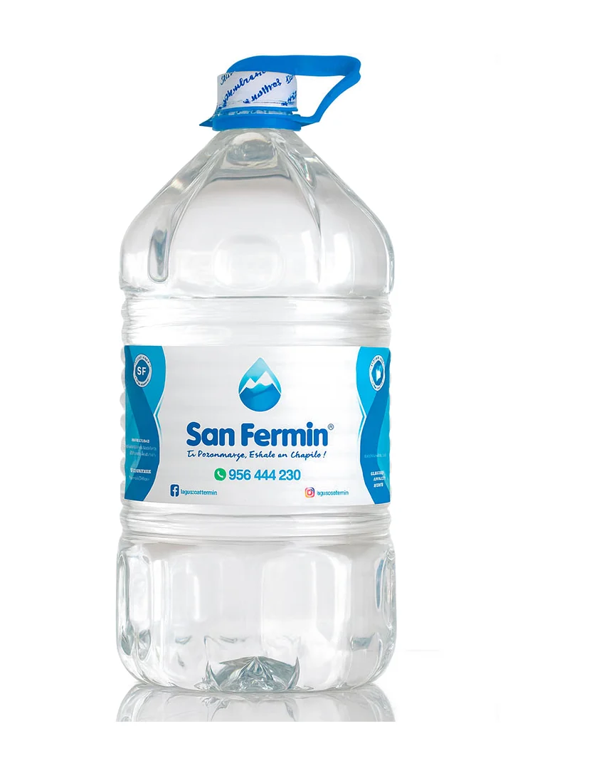 Botella PET descartable San Fermín de 7 litros con asa.